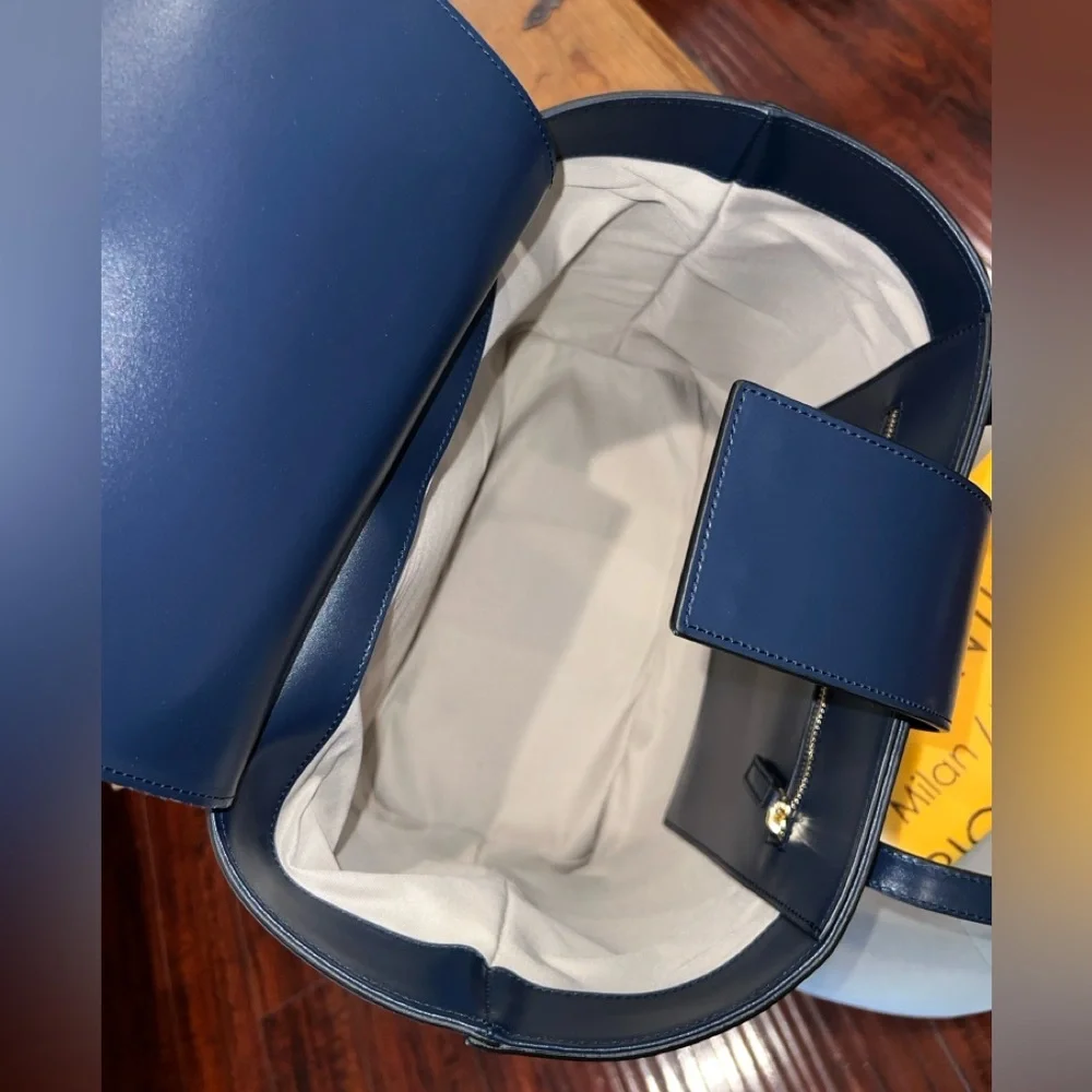 Mario Valentino NWT Large Smooth Leather Tote Bag Made in Italy w/ Dust Bag - Picture 7 of 17